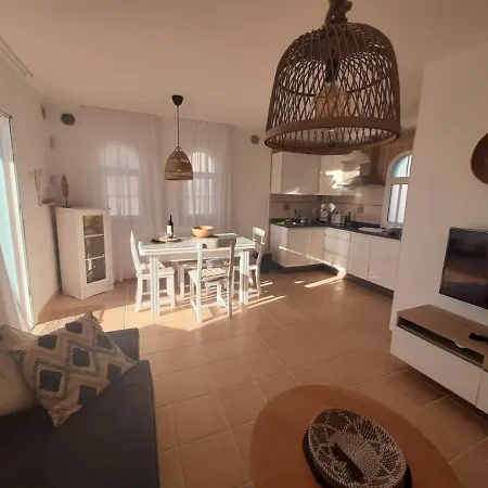 Дом отдыха Cozy, House , By Mahbovillas Ла-Олива